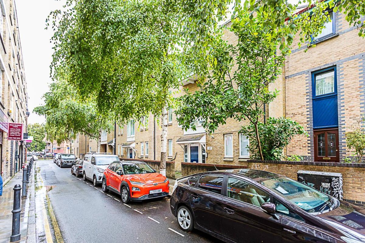 Modern Near Londra